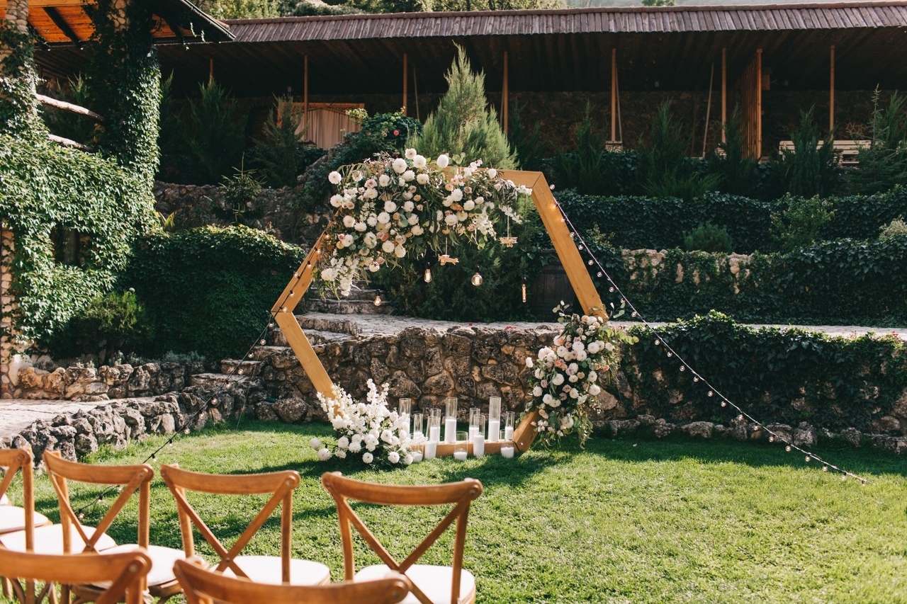 <span style="font-weight: bold;">Оформление свадеб</span> 